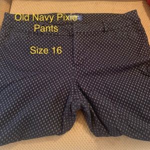 Pants. Old Navy “Pixie”. Skinny fit.